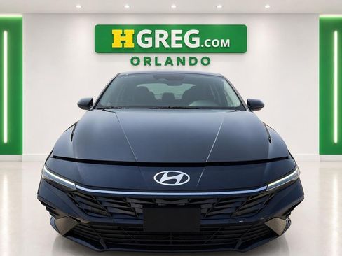 Used 2024 Hyundai Elantra SE FWD image 7
