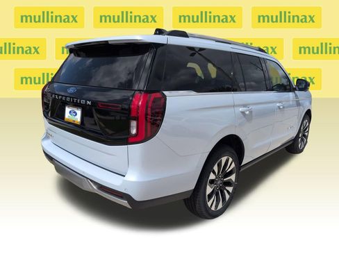 New 2026 Ford Expedition Platinum w/ Driver's Package AWD/4WD image 3