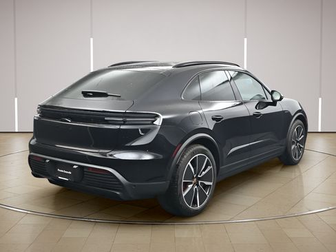 Certified 2025 Porsche Macan 4S Electric AWD/4WD image 25