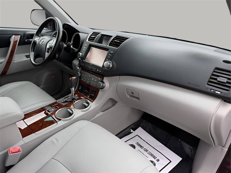 Used 2011 Toyota Highlander Limited w/ Tow Pkg FWD image 34