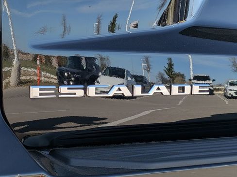 Used 2024 Cadillac Escalade Premium Luxury image 23