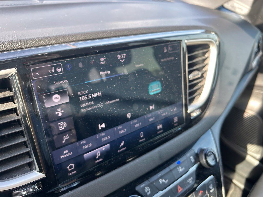 Used 2025 Chrysler Pacifica Select FWD image 15