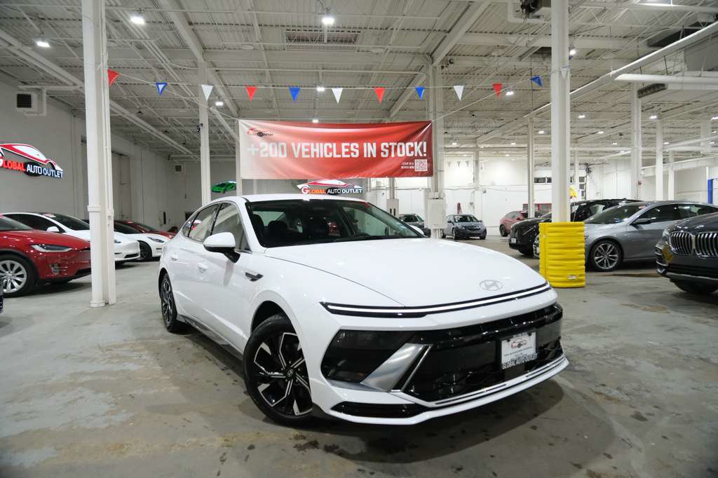Used 2025 Hyundai Sonata SEL FWD image 2