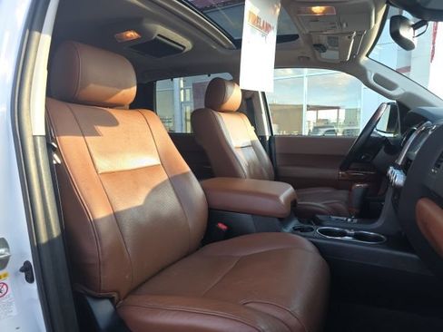 Used 2020 Toyota Sequoia Platinum AWD/4WD image 17