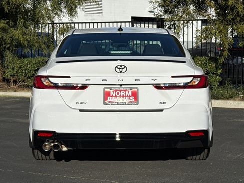 New 2026 Toyota Camry Hybrid FWD image 11