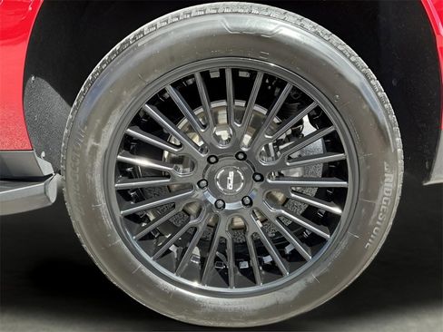 Used 2022 Chevrolet Suburban RST w/ Luxury Package image 25