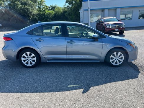 Used 2021 Toyota Corolla LE w/ Carpet Mat Package (TMS) FWD image 4