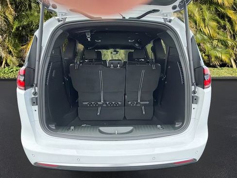 New 2027 Chrysler Pacifica Select FWD image 27