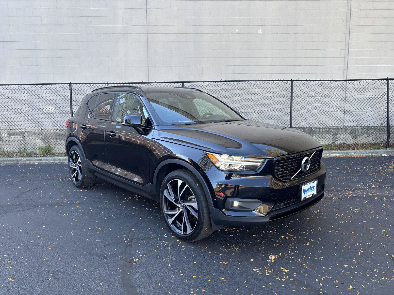 Used 2022 Volvo XC40 T5 R-Design w/ Advanced Package AWD/4WD image 1