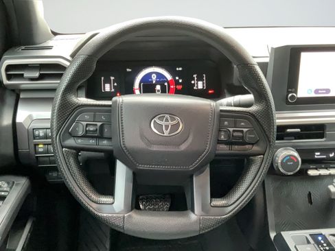 Used 2025 Toyota Tacoma SR5 AWD/4WD image 15