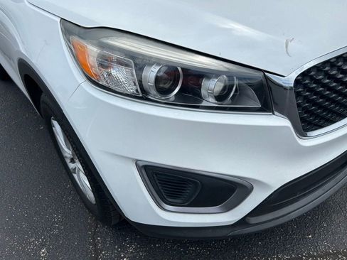 Used 2017 Kia Sorento FWD image 5