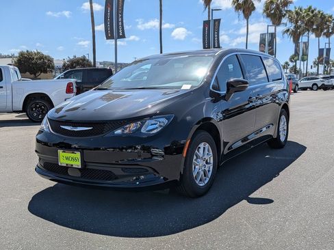 Used 2026 Chrysler Voyager LX image 1