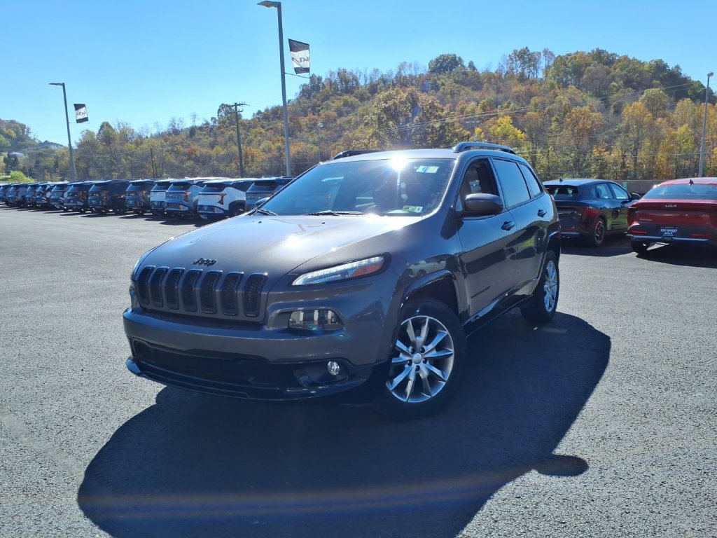 Used 2018 Jeep Cherokee Latitude AWD/4WD image 3