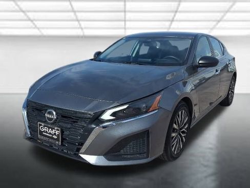 Used 2024 Nissan Altima 2.5 SV image 23