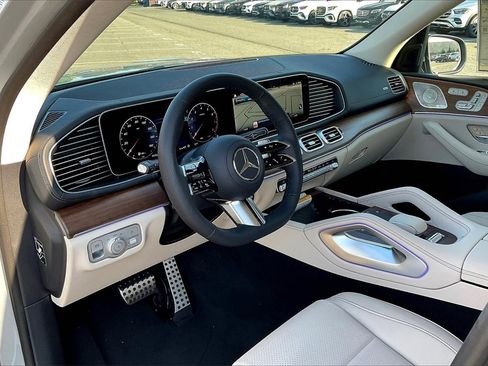 New 2026 Mercedes-Benz GLS 450 4MATIC image 6