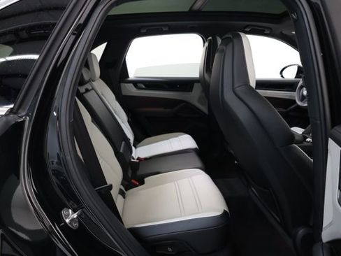 Used 2026 Porsche Cayenne AWD/4WD image 56