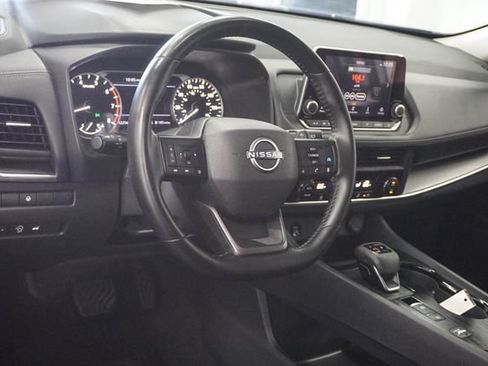 Used 2025 Nissan Rogue SV FWD image 5