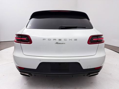 Used 2018 Porsche Macan image 16