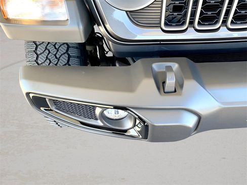 Used 2025 Jeep Gladiator Nighthawk image 44