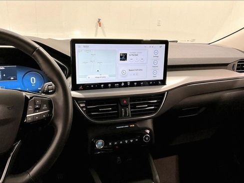 Used 2024 Ford Escape Platinum image 9