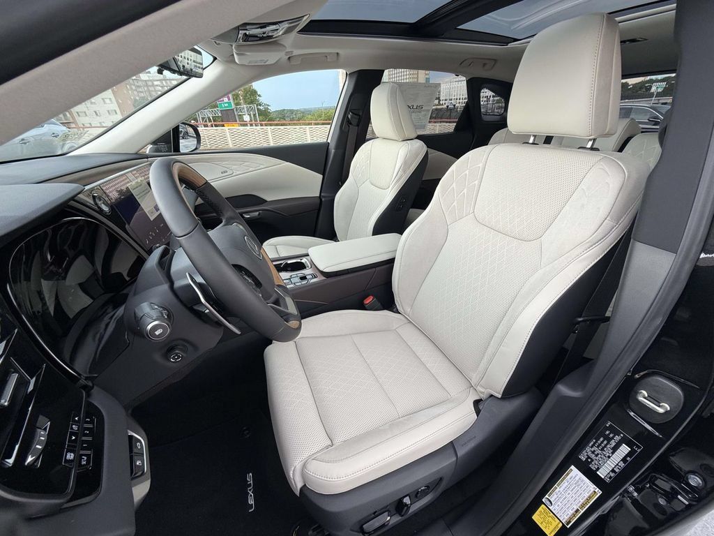 New 2026 Lexus RX 450h AWD image 2