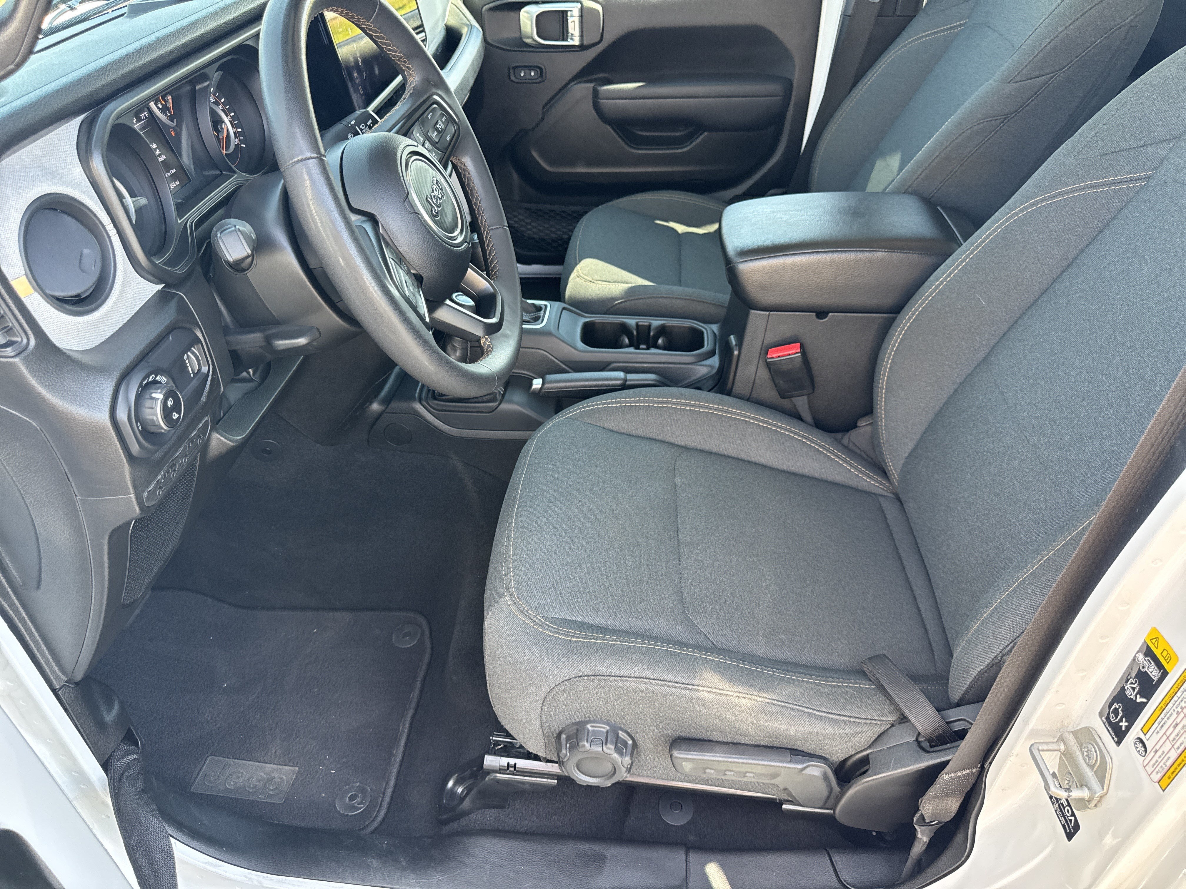 Used 2024 Jeep Gladiator Sport AWD/4WD image 8