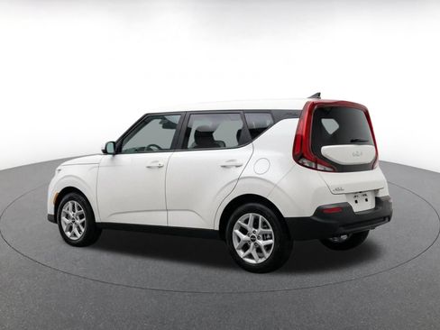Used 2025 Kia Soul LX w/ LX Technology Package FWD image 7