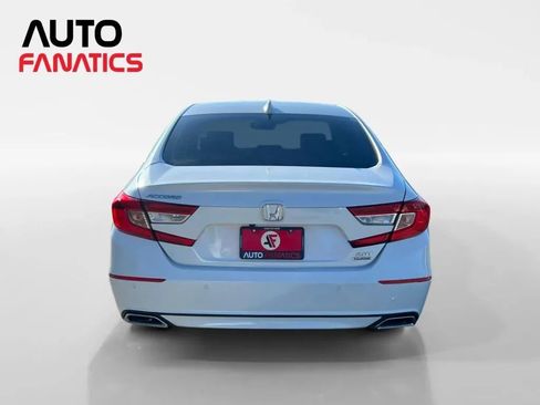 Used 2019 Honda Accord Touring image 4