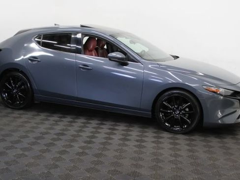 Used 2020 MAZDA MAZDA3 Hatchback w/ Premium Package FWD image 4