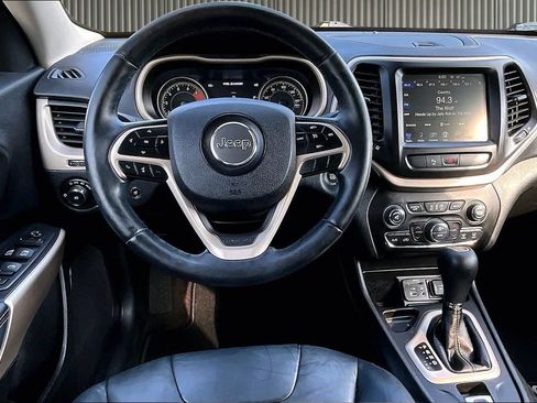 Used 2018 Jeep Cherokee Limited FWD image 6
