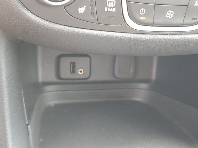 Used 2018 Chevrolet Equinox LT FWD image 19