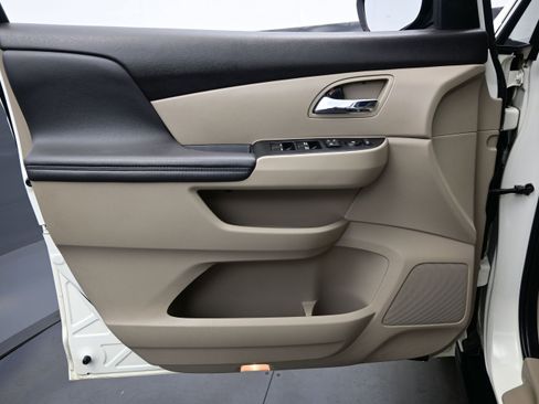 Used 2016 Honda Odyssey SE image 9