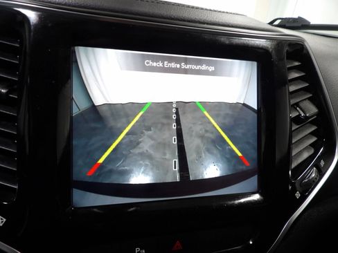 Used 2020 Jeep Cherokee Limited AWD/4WD image 16