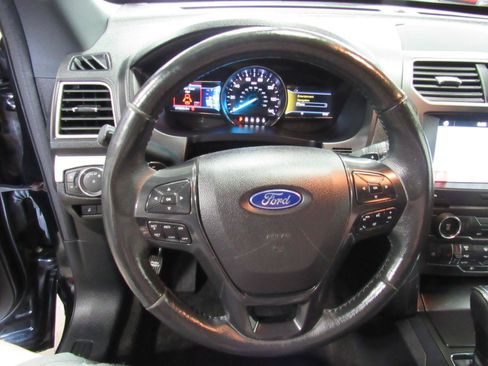 Used 2017 Ford Explorer XLT w/ Equipment Group 202A AWD/4WD image 16