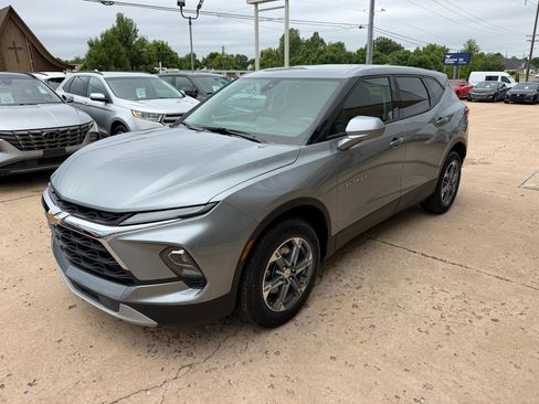 Used 2025 Chevrolet Blazer LT AWD/4WD image 3