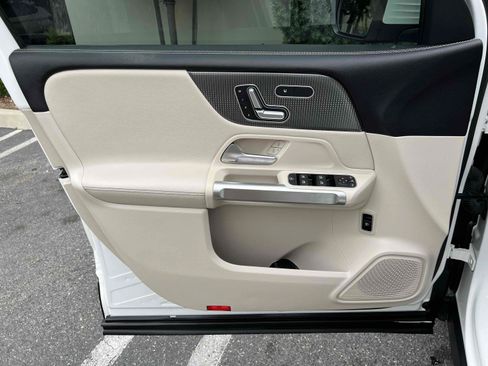 Used 2020 Mercedes-Benz GLB 250 4MATIC image 70
