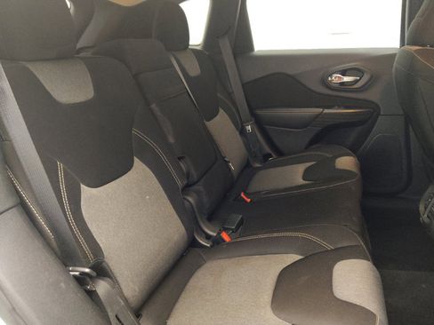 Used 2015 Jeep Cherokee Sport w/ Sport Appearance Group image 19