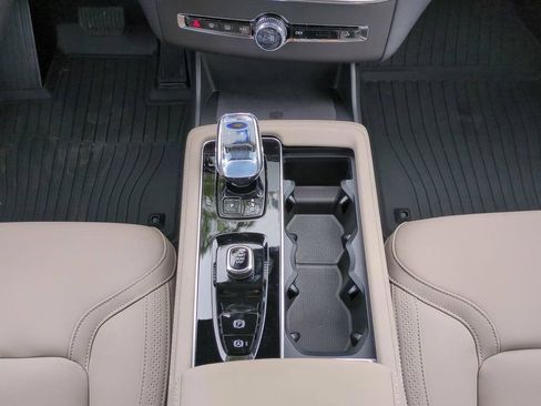 New 2026 Volvo XC90 B6 Plus w/ Protection Package Premier AWD/4WD image 17