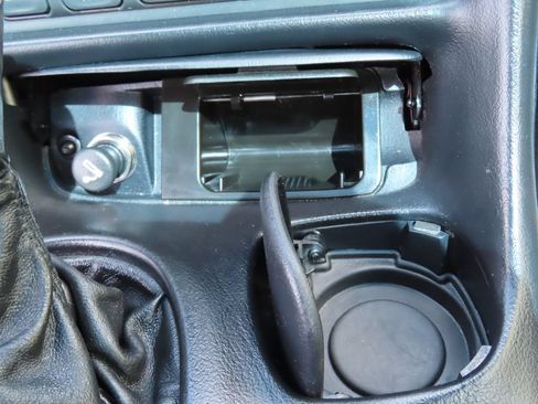 Used 1997 Chevrolet Corvette Coupe w/ Memory Pkg RWD image 18