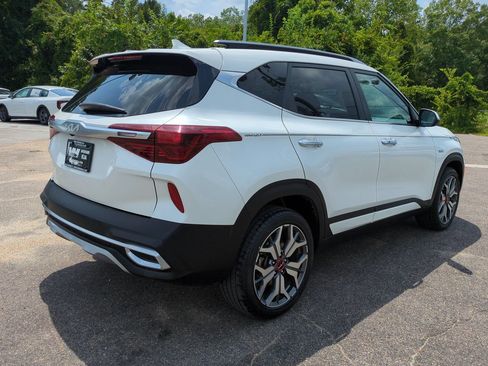 Certified 2023 Kia Seltos SX w/ SX Sunroof Package AWD/4WD image 5