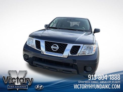 Used 2019 Nissan Frontier SV RWD image 2