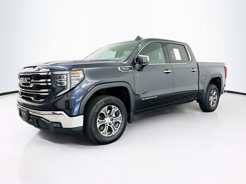 Used 2025 GMC Sierra 1500 SLT AWD/4WD image 3