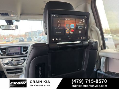 Used 2019 Chrysler Pacifica Touring-L Plus image 38