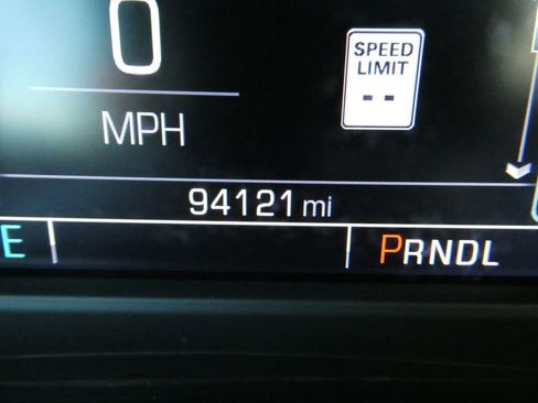 Used 2017 GMC Yukon SLT w/ Premium Edition AWD/4WD image 36