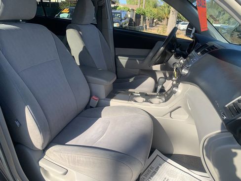 Used 2011 Toyota Highlander 2WD image 9