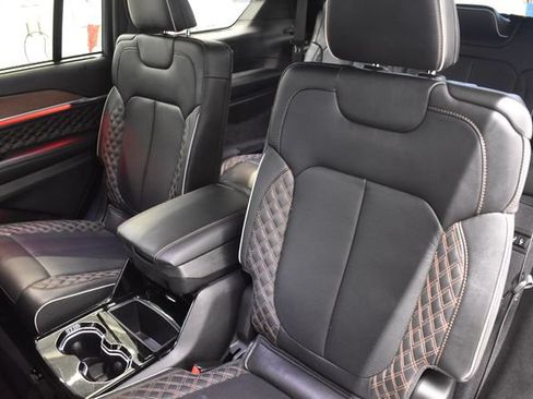 Used 2023 Jeep Grand Cherokee L Summit w/ High Altitude Package AWD/4WD image 7