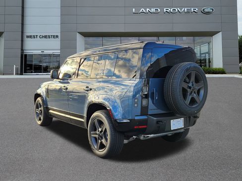New 2026 Land Rover Defender 110 X-Dynamic SE image 3