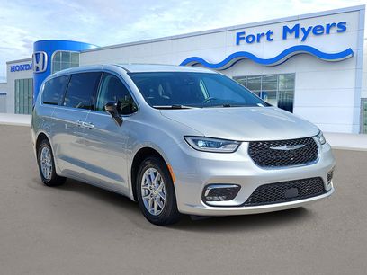 Used 2024 Chrysler Pacifica Touring-L