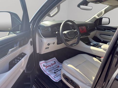 Used 2024 Jeep Wagoneer 4WD w/ Premium Group I image 6