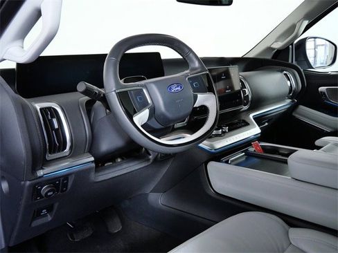 Certified 2025 Ford Expedition Platinum w/ Driver's Package image 18